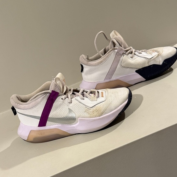 Girls Nike Indoor Basketball Sneakers - Picture 5 of 10